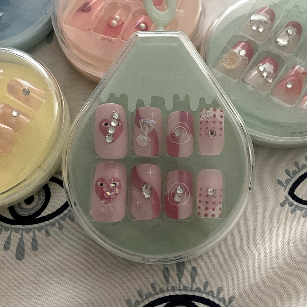 Cute press on nail set